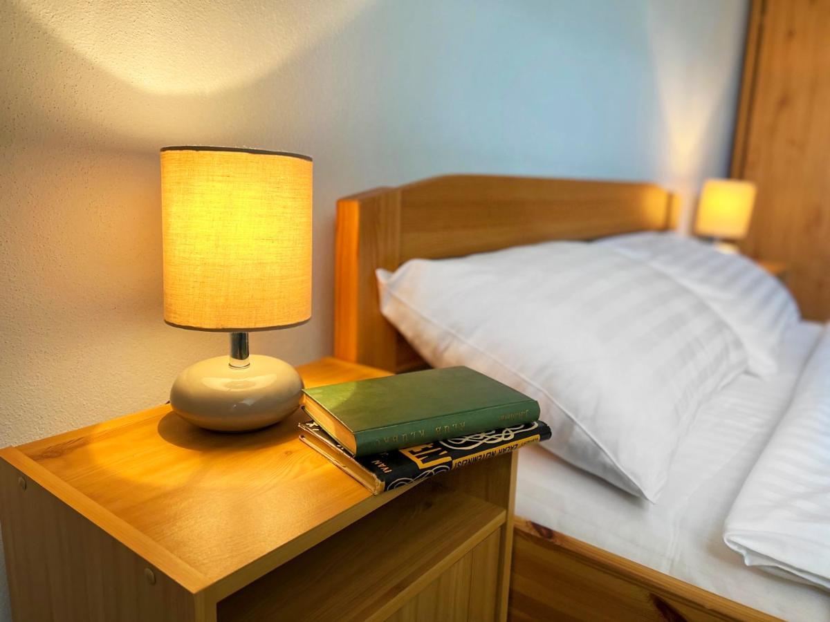 Hotel Marislav Cesnovice Exteriör bild