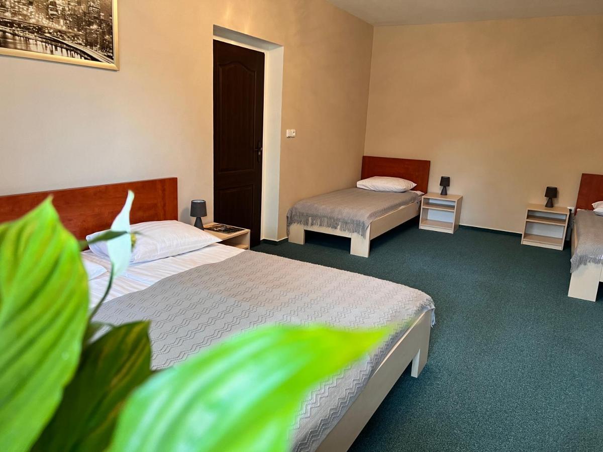 Hotel Marislav Cesnovice Exteriör bild