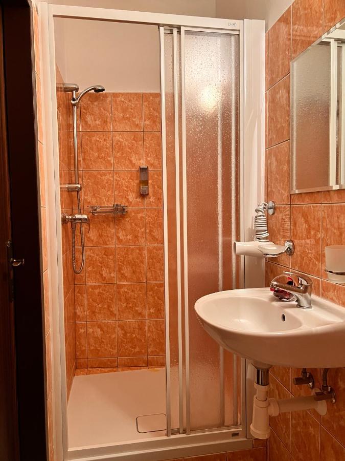 Hotel Marislav Cesnovice Exteriör bild
