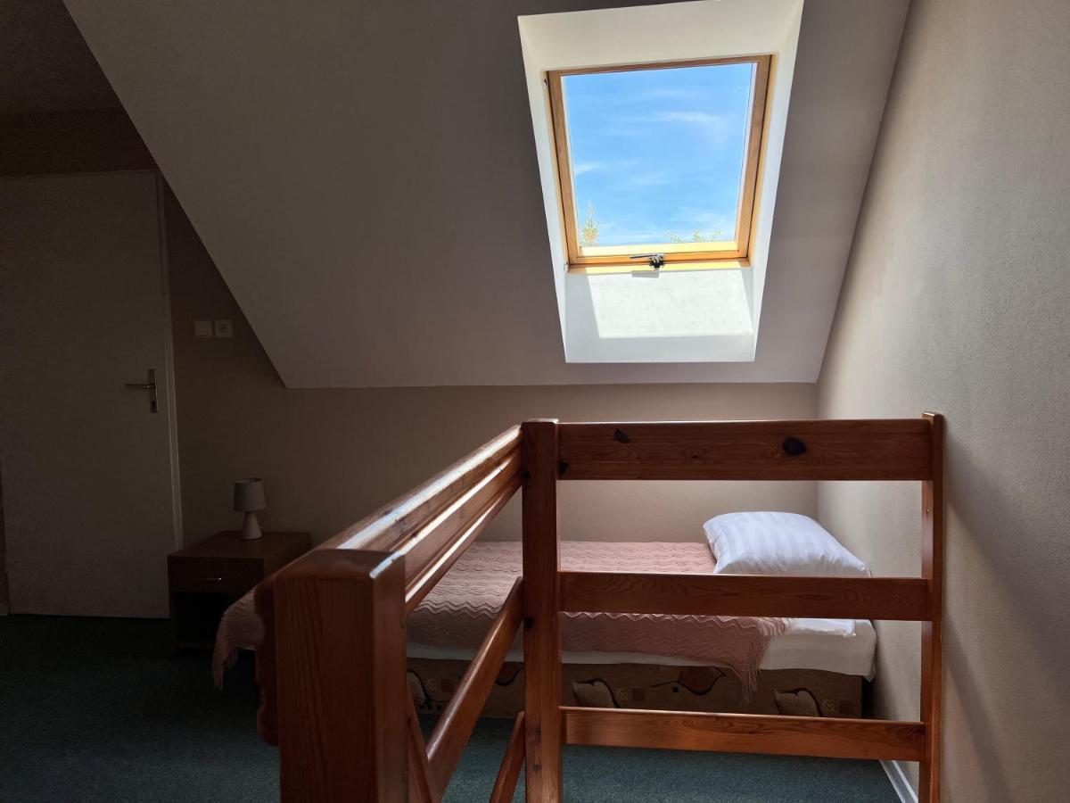 Hotel Marislav Cesnovice Exteriör bild