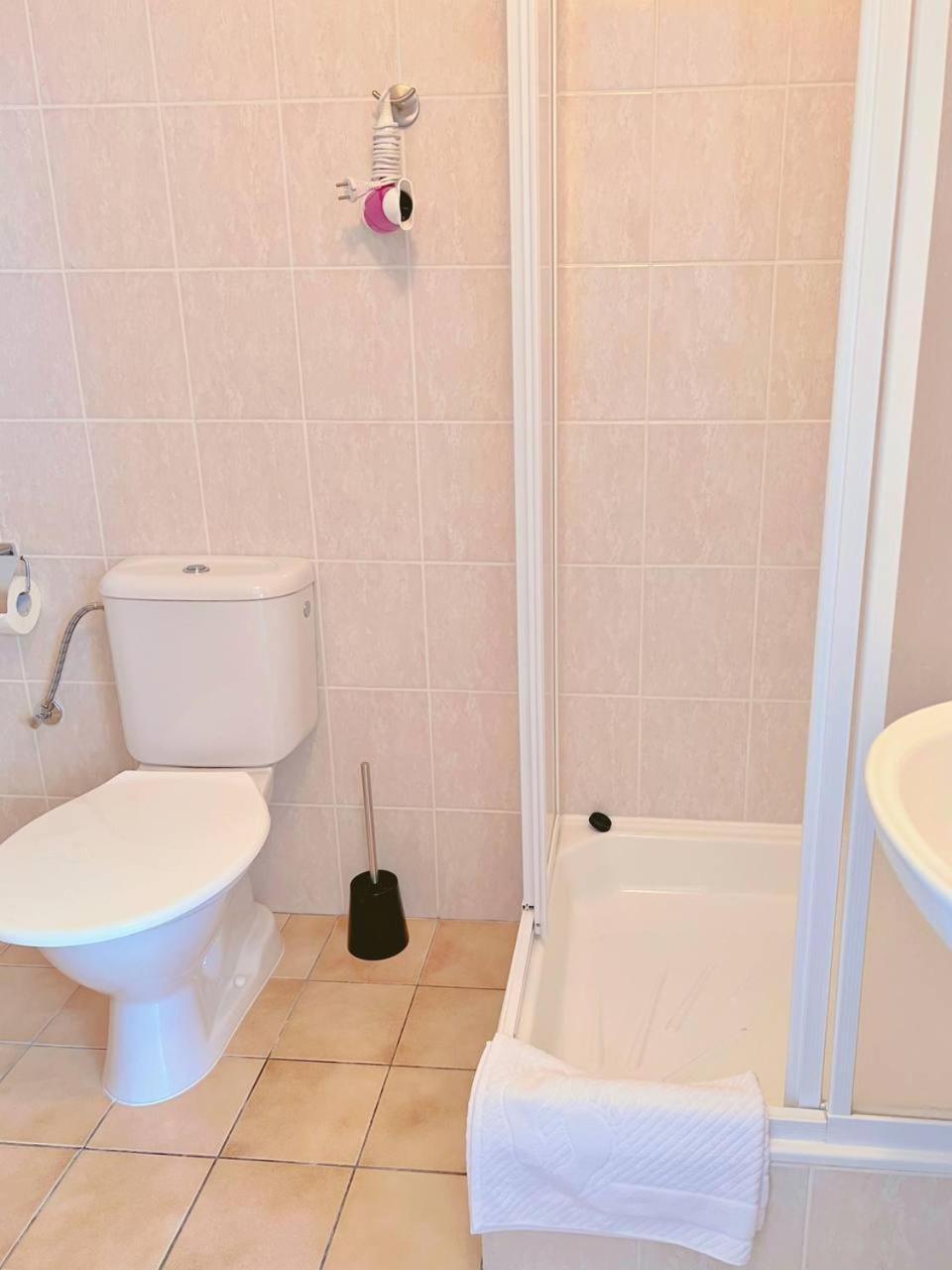 Hotel Marislav Cesnovice Exteriör bild